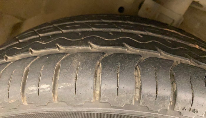 2012 Maruti Ertiga VDI, Diesel, Manual, 67,242 km, Right Front Tyre Tread