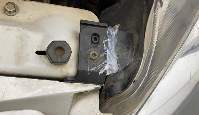 2012 Maruti Ertiga VDI, Diesel, Manual, 67,242 km, Left headlight - Clamp has minor damage
