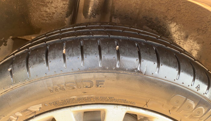 2015 Maruti Ciaz ZDI+ SHVS, Diesel, Manual, 64,541 km, Right Rear Tyre Tread