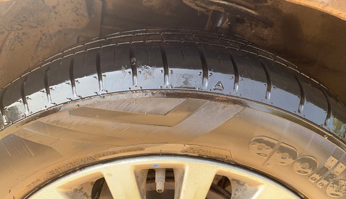 2015 Maruti Ciaz ZDI+ SHVS, Diesel, Manual, 64,541 km, Left Front Tyre Tread