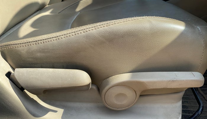 2015 Maruti Ciaz ZDI+ SHVS, Diesel, Manual, 64,541 km, Driver Side Adjustment Panel