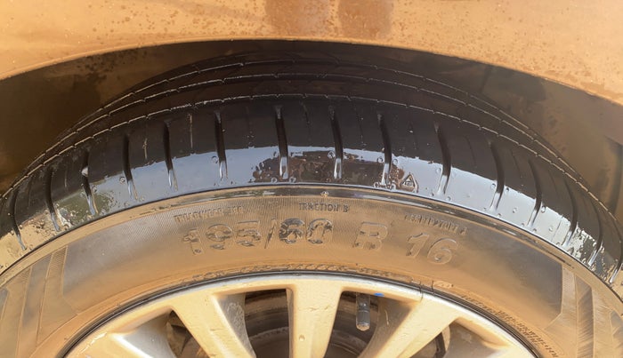 2015 Maruti Ciaz ZDI+ SHVS, Diesel, Manual, 64,541 km, Right Front Tyre Tread