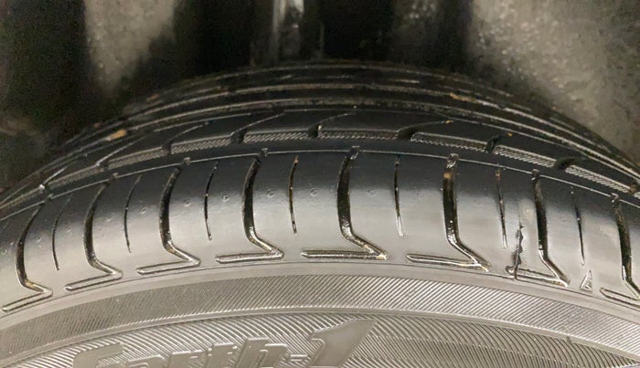 2014 Volkswagen Polo COMFORTLINE 1.2L PETROL, Petrol, Manual, 59,971 km, Right Rear Tyre Tread