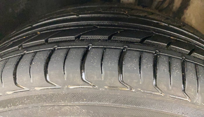 2014 Volkswagen Polo COMFORTLINE 1.2L PETROL, Petrol, Manual, 59,971 km, Left Front Tyre Tread