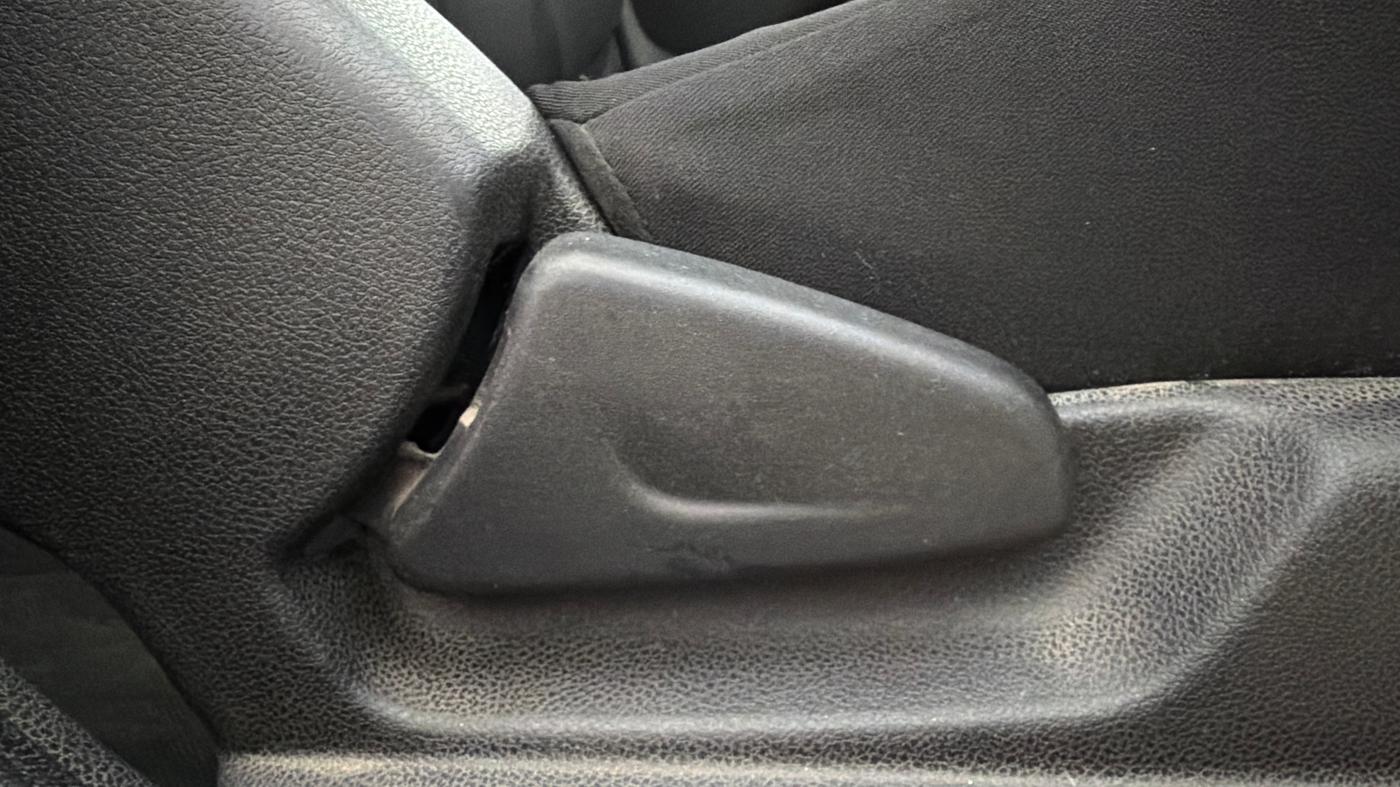2017 Renault Kwid RXL, Petrol, Manual, 95,469 km, Driver Side Adjustment Panel