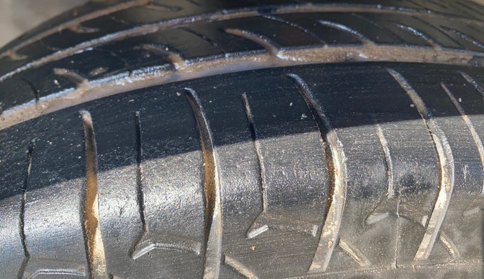 2019 Hyundai Elite i20 MAGNA PLUS 1.2, Petrol, Manual, 83,244 km, Left Front Tyre Tread