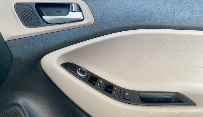 2019 Hyundai Elite i20 MAGNA PLUS 1.2, Petrol, Manual, 83,244 km, Driver Side Door Panels Control