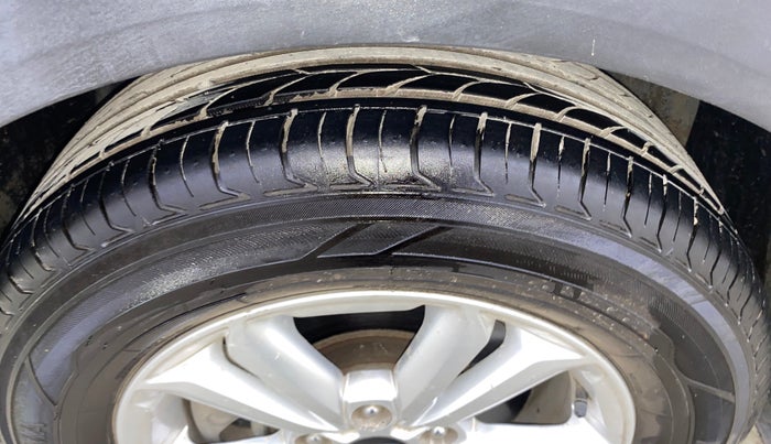 2016 Hyundai Creta SX PLUS 1.6 PETROL, Petrol, Manual, 41,937 km, Left Front Tyre Tread