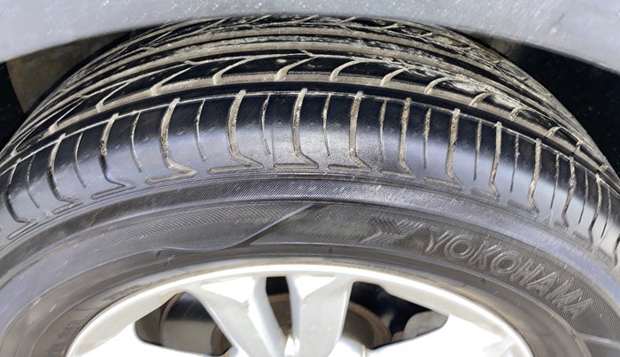 2016 Hyundai Creta SX PLUS 1.6 PETROL, Petrol, Manual, 41,937 km, Right Front Tyre Tread