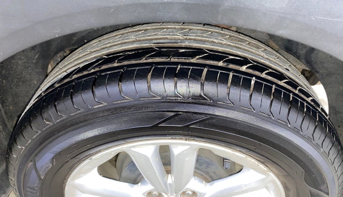 2016 Hyundai Creta SX PLUS 1.6 PETROL, Petrol, Manual, 41,937 km, Left Rear Tyre Tread