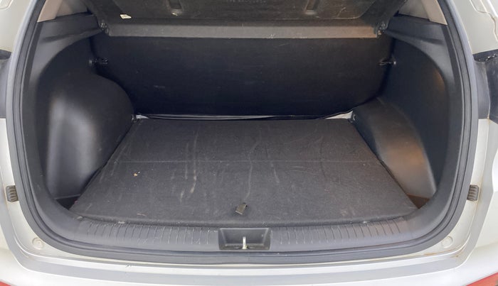 2016 Hyundai Creta SX PLUS 1.6 PETROL, Petrol, Manual, 41,937 km, Boot Inside