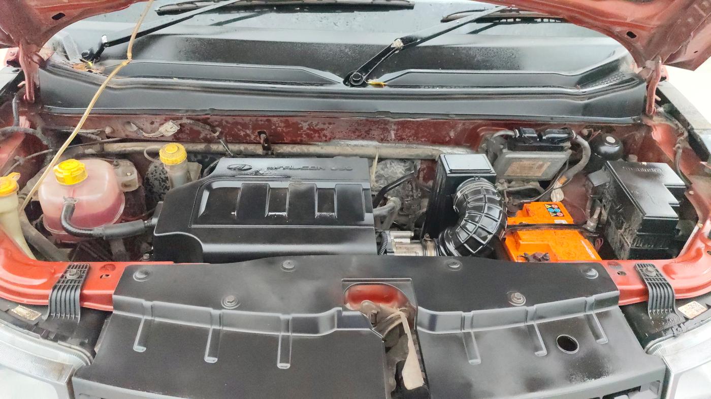 2016 Mahindra Kuv100 K4 6 STR, Petrol, Manual, 68,349 km, Engine View