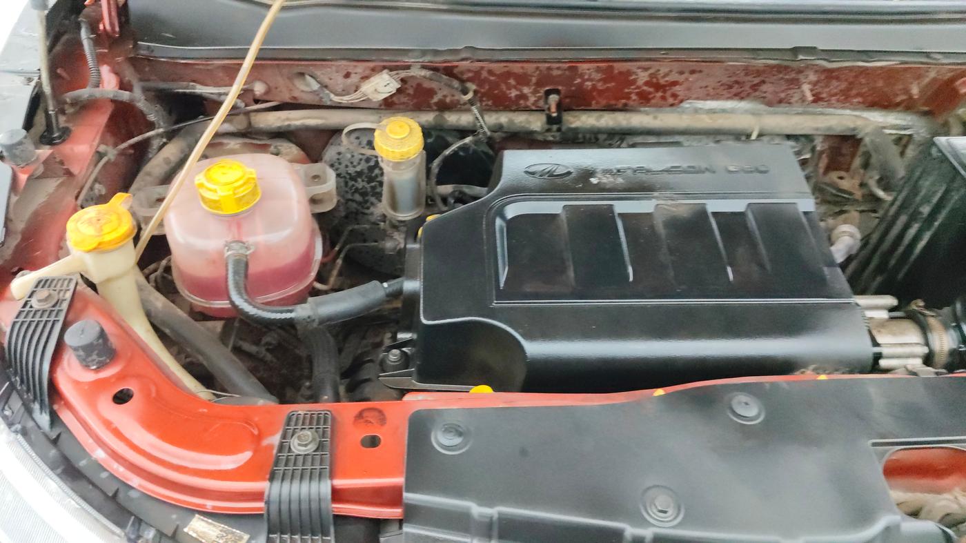 2016 Mahindra Kuv100 K4 6 STR, Petrol, Manual, 68,349 km, Engine View - Right