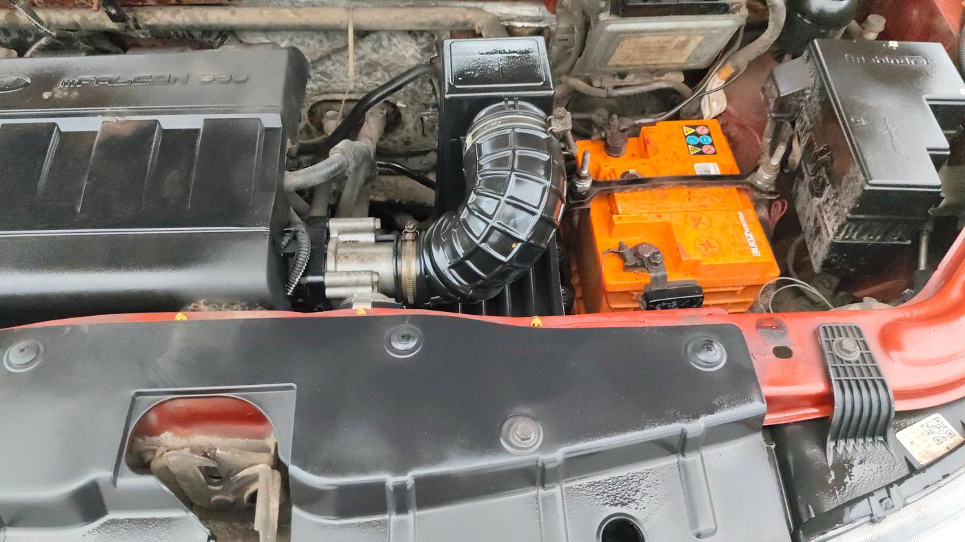 2016 Mahindra Kuv100 K4 6 STR, Petrol, Manual, 68,349 km, Engine View - Left