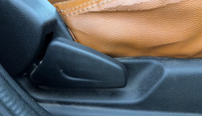 2021 Renault Kwid CLIMBER 1.0 AMT (O), Petrol, Automatic, 53,934 km, Driver Side Adjustment Panel