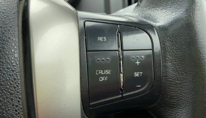 2019 Mahindra XUV500 W11 (O) AT, Diesel, Automatic, 52,460 km, Adaptive Cruise Control
