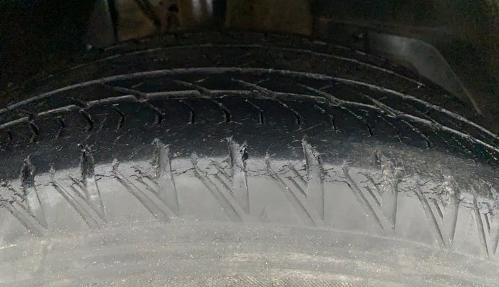 2019 Mahindra XUV500 W11 (O) AT, Diesel, Automatic, 52,460 km, Right Front Tyre Tread