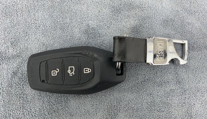 2019 Mahindra XUV500 W11 (O) AT, Diesel, Automatic, 52,460 km, Lock system - Remote key minor damage