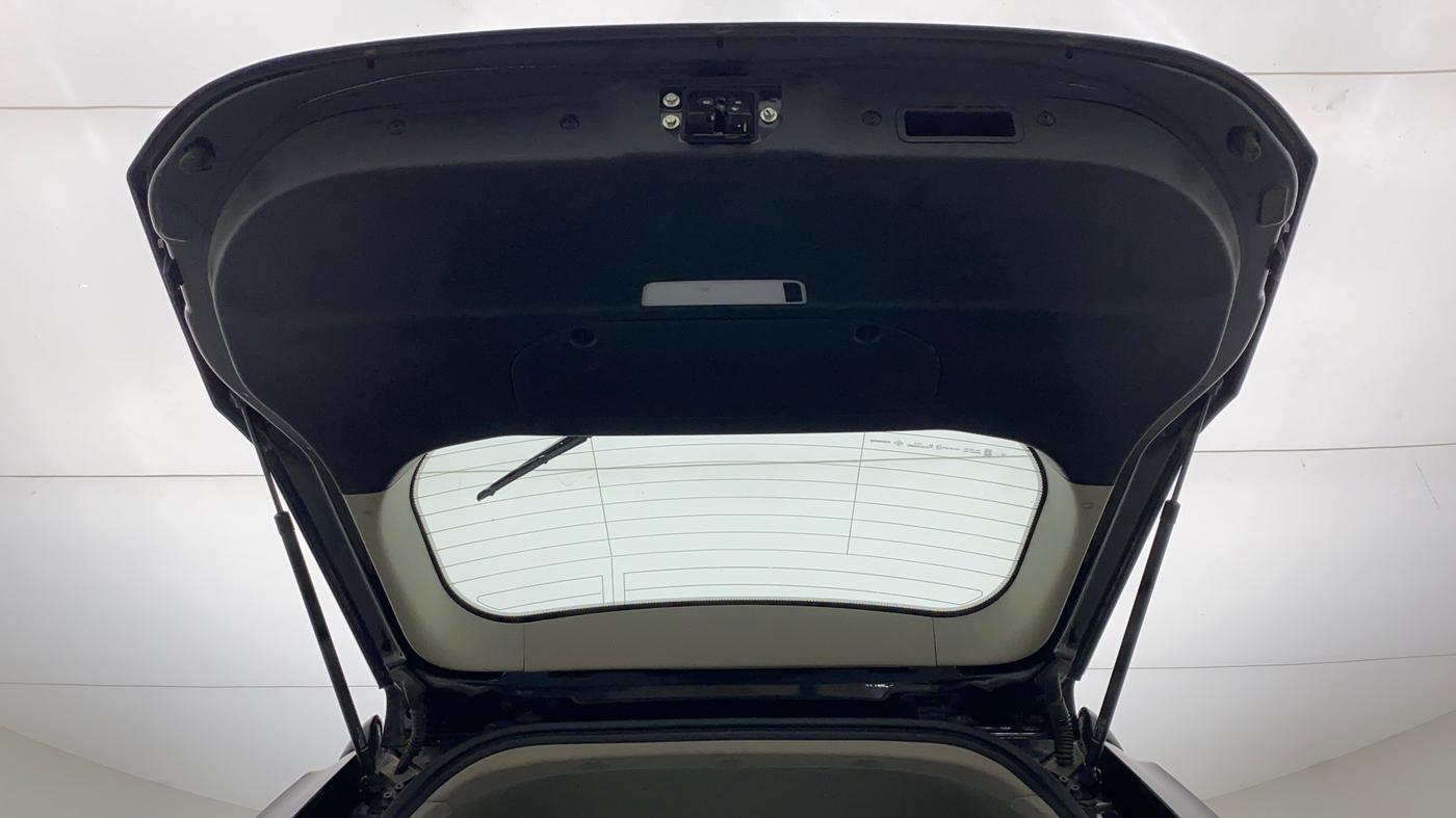 2019 Mahindra XUV500 W11 (O) AT, Diesel, Automatic, 52,460 km, Boot Door Open