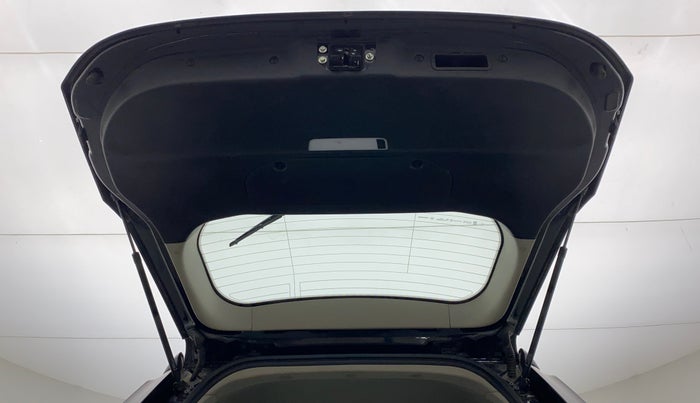 2019 Mahindra XUV500 W11 (O) AT, Diesel, Automatic, 52,460 km, Boot Door Open