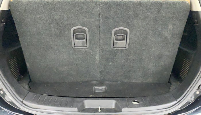 2019 Mahindra XUV500 W11 (O) AT, Diesel, Automatic, 52,460 km, Boot Inside
