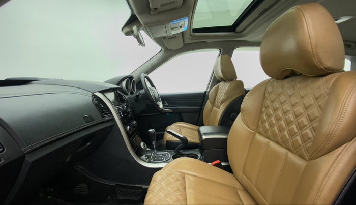 2019 Mahindra XUV500 W11 (O) AT, Diesel, Automatic, 52,460 km, Right Side Front Door Cabin