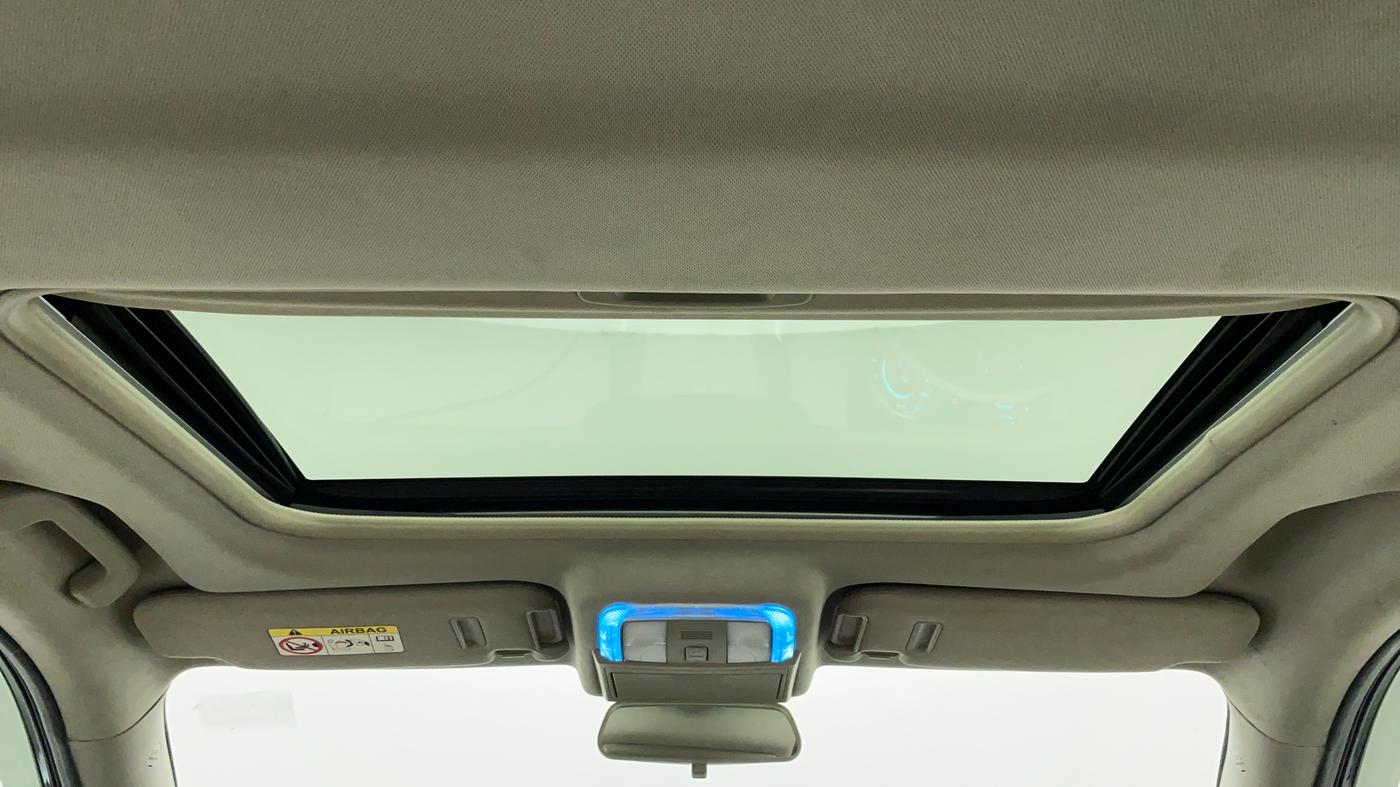 2019 Mahindra XUV500 W11 (O) AT, Diesel, Automatic, 52,460 km, Moonroof/ Sunroof
