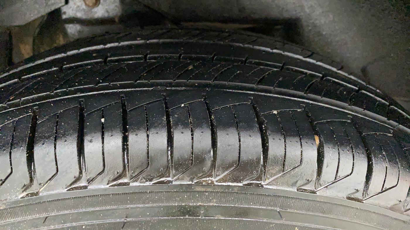 2019 Mahindra XUV500 W11 (O) AT, Diesel, Automatic, 52,460 km, Right Rear Tyre Tread