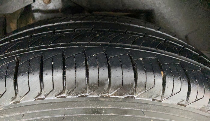 2019 Mahindra XUV500 W11 (O) AT, Diesel, Automatic, 52,460 km, Right Rear Tyre Tread