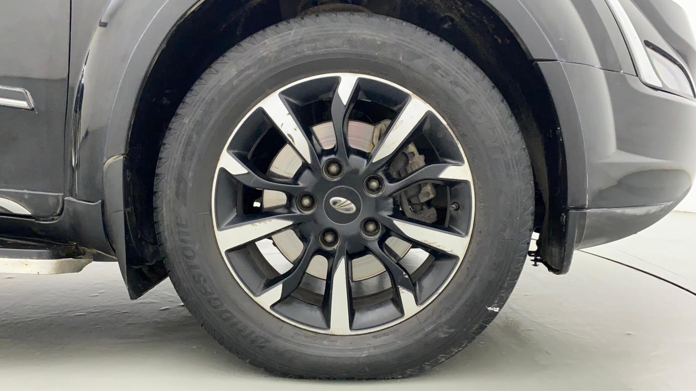 2019 Mahindra XUV500 W11 (O) AT, Diesel, Automatic, 52,460 km, Right Front Wheel