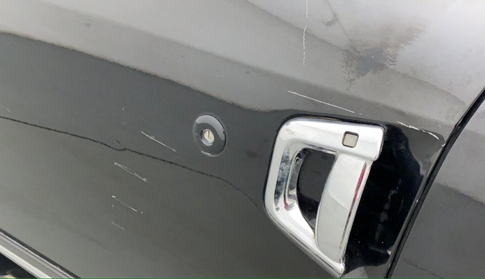 2019 Mahindra XUV500 W11 (O) AT, Diesel, Automatic, 52,460 km, Front passenger door - Minor scratches