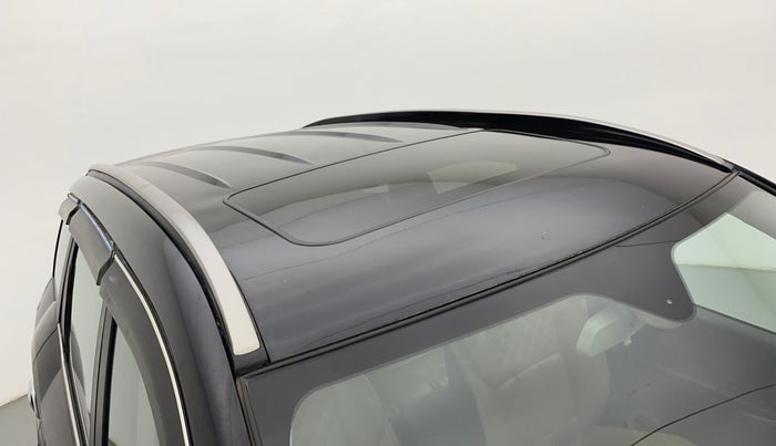 2019 Mahindra XUV500 W11 (O) AT, Diesel, Automatic, 52,460 km, Roof