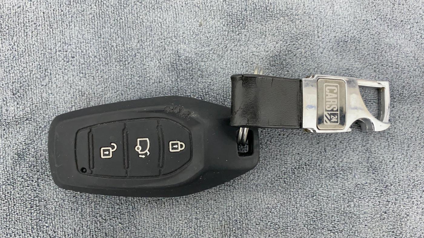 2019 Mahindra XUV500 W11 (O) AT, Diesel, Automatic, 52,460 km, Key Close Up