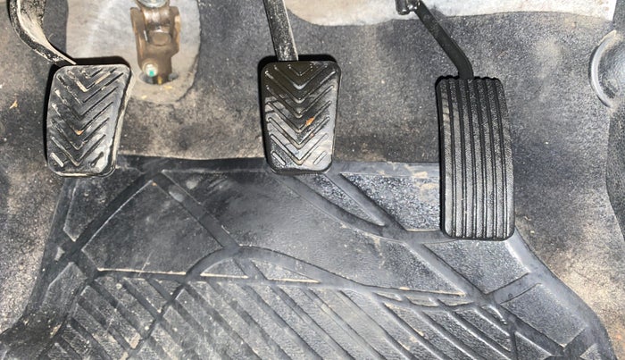 2017 Hyundai Eon ERA PLUS (O), Petrol, Manual, 54,359 km, Pedals