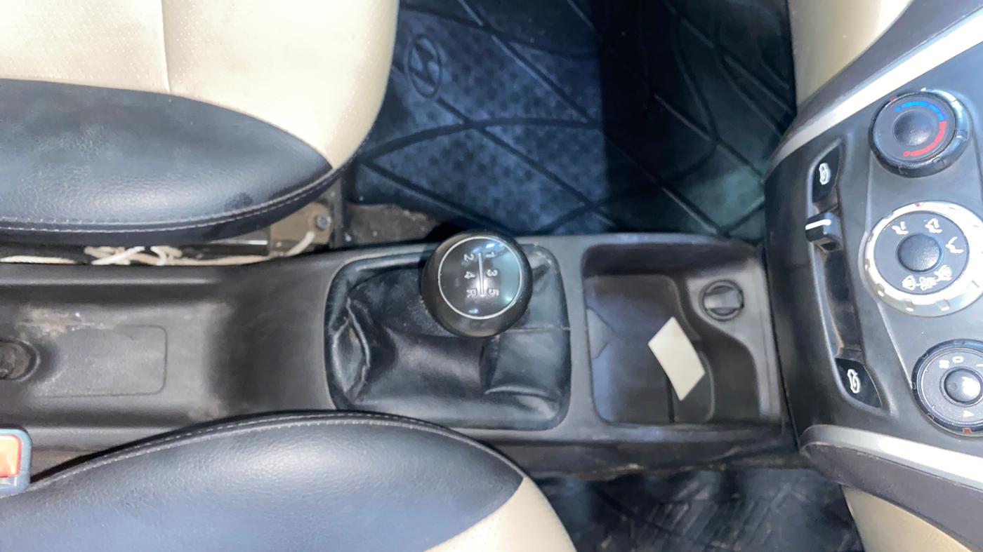 2017 Hyundai Eon ERA PLUS (O), Petrol, Manual, 54,359 km, Gear Lever