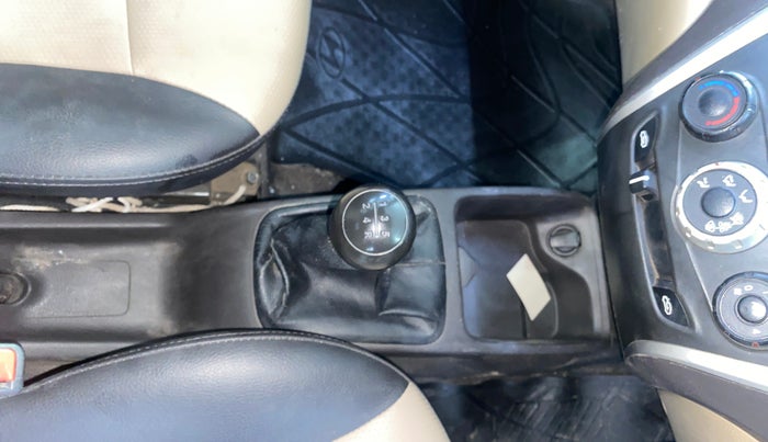 2017 Hyundai Eon ERA PLUS (O), Petrol, Manual, 54,359 km, Gear Lever