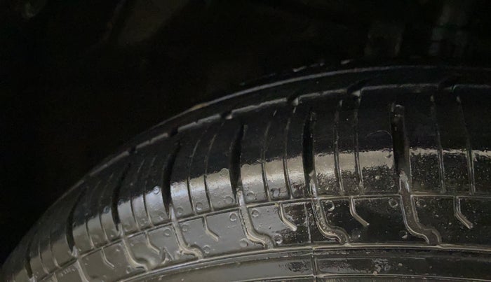 2015 Maruti Swift Dzire VXI, Petrol, Manual, 54,190 km, Right Front Tyre Tread