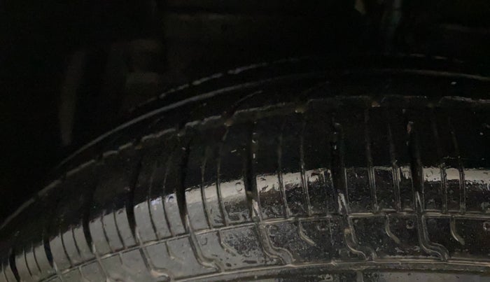 2015 Maruti Swift Dzire VXI, Petrol, Manual, 54,190 km, Left Front Tyre Tread