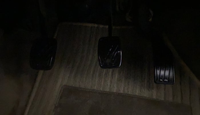 2015 Maruti Swift Dzire VXI, Petrol, Manual, 54,190 km, Pedals