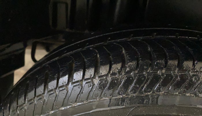 2015 Maruti Swift Dzire VXI, Petrol, Manual, 54,190 km, Right Rear Tyre Tread