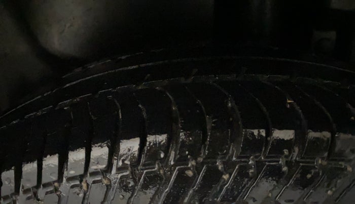 2015 Maruti Swift Dzire VXI, Petrol, Manual, 54,190 km, Left Rear Tyre Tread