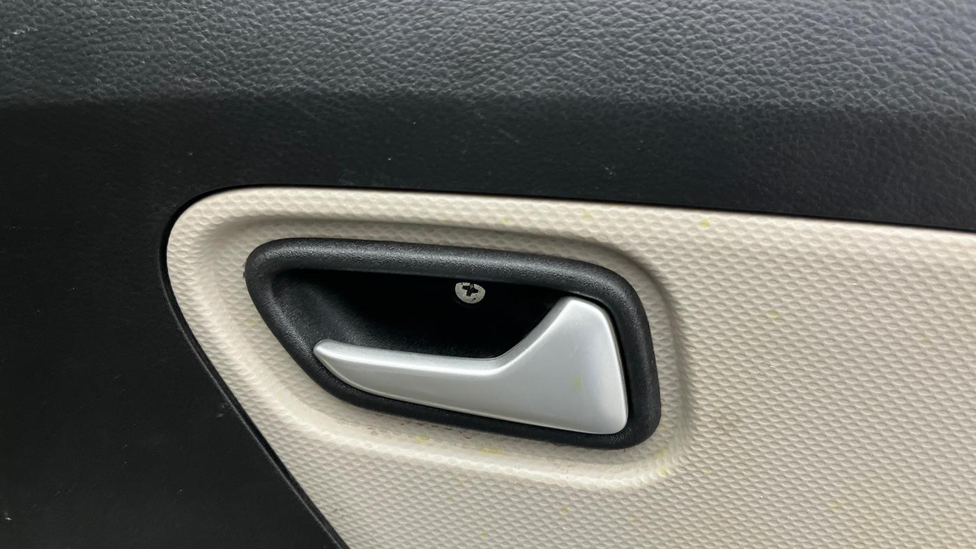 2020 Maruti Alto VXI, Petrol, Manual, 40,382 km, Driver Side Door Panels Control