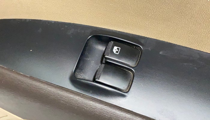 2010 Hyundai i10 ERA 1.1, Petrol, Manual, 60,967 km, Right front window switch / handle - Power window makes minor noise