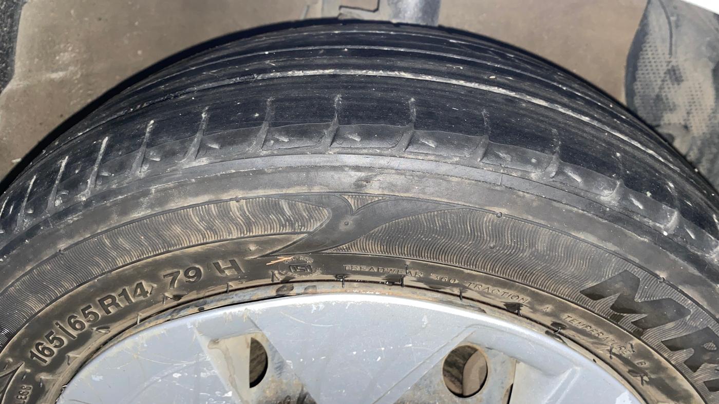 2017 Hyundai Xcent E+, CNG, Manual, 74,808 km, Right Front Tyre Tread
