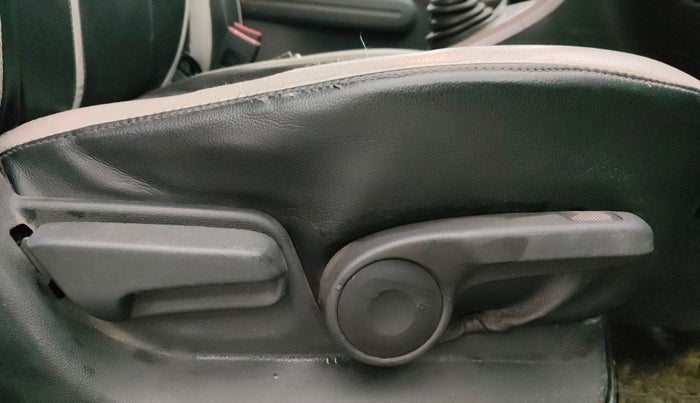 2013 Maruti Ritz ZXI, Petrol, Manual, 57,961 km, Driver Side Adjustment Panel