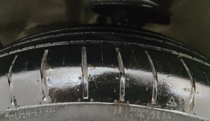 2013 Maruti Ritz ZXI, Petrol, Manual, 57,961 km, Left Front Tyre Tread