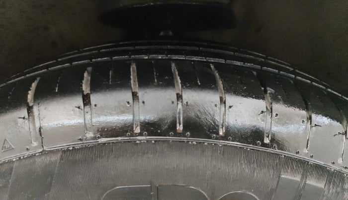 2013 Maruti Ritz ZXI, Petrol, Manual, 57,961 km, Right Front Tyre Tread