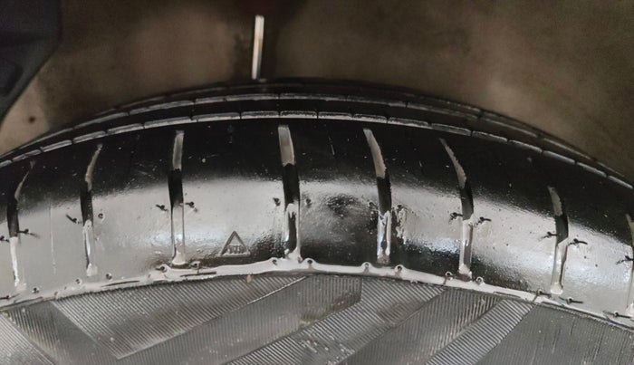 2013 Maruti Ritz ZXI, Petrol, Manual, 57,961 km, Right Rear Tyre Tread