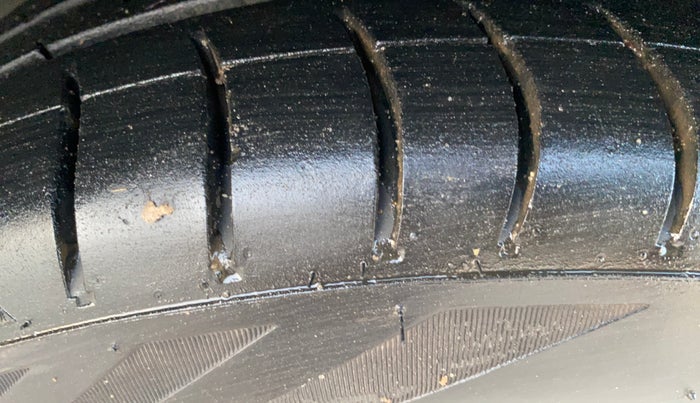 2020 Volkswagen Polo COMFORTLINE 1.0L TSI, Petrol, Manual, 70,362 km, Left Front Tyre Tread