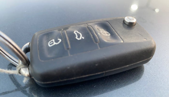 2020 Volkswagen Polo COMFORTLINE 1.0L TSI, Petrol, Manual, 70,362 km, Key Close Up